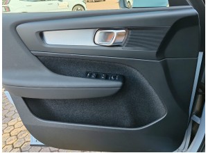 VOLVO XC40 CORE B3 KM ZERO 08/2026 5 ANNI DI GARANZIA